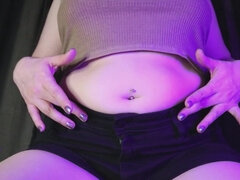 Goddess Clue busty amateur with preggo belly on webcam