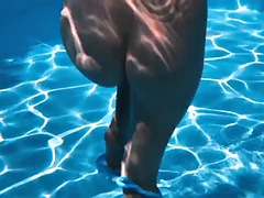 Gros seins, Blonde, Fétiche, Piscine, Public, Russe, Solo, Nénés