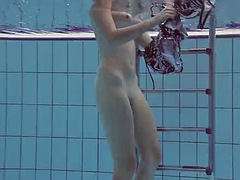 Amateur, Gros seins, Européenne, Hard, Hongroise, Piscine, Public, Adolescente