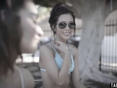 Жопа, Брюнетки, Семья, Две девушки, Порнозвезда, Табу, Молоденькие, Втроем