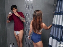 Жопа, Душ, Молоденькие