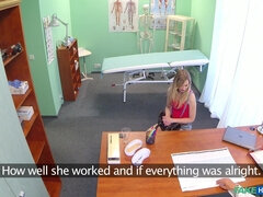 Amatéři, Lízaní zadků, Blondýna, Kancelář, Pička, Vyhublá, Uniforma, Voyeur