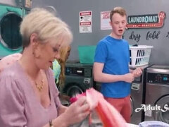 Большие сиськи, Блондинки, Собачьи, Групповуха, Межрасовый секс, Лизание, Милф, Молоденькие