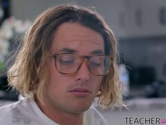 Velika rit, Blondinka, Fafanje, Prišlo v usta, Kurac, Očala, Prvoosebno snemanje seksa, Šeškanje