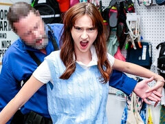 Gros cul, Grosse bite, Sucer une bite, Brunette brune, En levrette, Seins naturels, Adolescente, Nénés