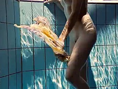 아기, 큰 가슴, 비키니, 흑갈색 머리, 풀, 문신, 젖가슴, 수중