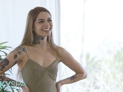 Velik kurac, Prstni, Latinka, Masaža, Tetovaže, Joške