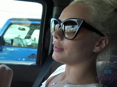 Enthousiasteling, Voetbeurt, Vriendin, Buiten, Openbaar, Kut duiken, Geschoren, Tieten likken