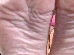 Velké kozy, Brunetka, Fetiš, Fetiš nohou, Dospělé, Milf žcbp, Mamina, Tetování