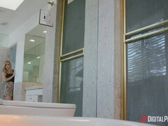 흑갈색 머리, 치어리더, 얼굴에, 두여자와 한남자, 목구멍이 막히는, 대단히, 젖가슴, 유니폼