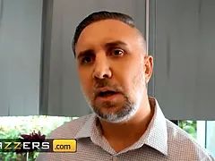 Μεγάλος πούτσος, Πίπα, Σπέρμα στο στόμα της, Χασκογελώντας, Ηδ, Γλείψιμο, Φυσικά βυζιά, Ξυρισμένη