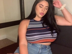 Appetizing hot babe solo video