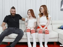 Gros cul, Grosse bite, Gros seins, Sucer une bite, En levrette, Rousse roux, Maigrichonne, Adolescente