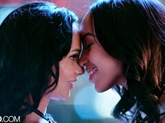 Zadok, Medzirasové, Bozkávanie, Lesbické, Masturbácia, Prirodzené prsia, Teenka, Kozičky