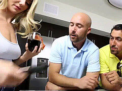 Brunett, Liten och nätt, Tonåring