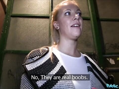 18 éves, Hatalmas hátsó, Monumentális dákó, Szőke, Kutya póz, Lóvé, Természetes mellek, Tini