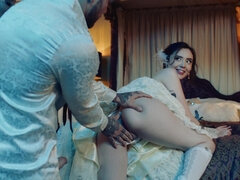 イギリス人, 気狂い, ラティーナ, なめる, ピアス, ショートヘア, 三人, 濡れ