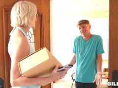 Enthousiasteling, Blond, Rondborstig, Handbeurt, Hardcore, Hd, Moeder die ik wil neuken, Tieten likken