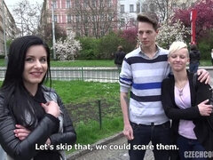 Μεγάλα βυζιά, Ξανθιά, Μελαχροινή, Ζευγάρι, Σκληρό, Γλείψιμο, Λεφτά, Κοντά μαλλιά