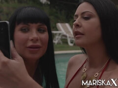 항문, 흑갈색 머리, 가슴이 큰, 도기스타일, 하드코어, 밀프, 면도된, 쓰리섬