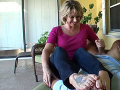 Komme på ansigtet, Fødder, Kvinde dominans, Fodjob, Håndjob, Ydmidelse