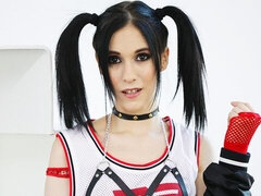 18 let, Velké péro, Kuřba, Brunetka, Na pejska, Přírodní prsa, Pigtails, Teenka