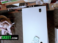 Szőke, Meztelen faszik, Arcra élvezés, Nyalás, Filigrán alkatú, Nuni, Tini, Begyek