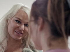 Brunetta, Coppia, Schizzo di sborra, Facesitting, Imbavagliando, Marito, Mamma che vorrei scoparmi, Terzetto