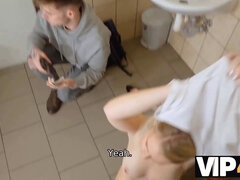 Kristy waterfall & Steve Q get kinky in the toilet with a blonde cuckold