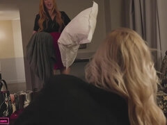 Blond, Fingring, Lesbisk, Sexy undertøy, Milf, Mamma, Fitte, Russer