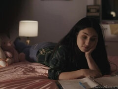 Bionda, Brunetta, Baciando, Cucina, Lesbica, Tette naturali, Piercing, Tette