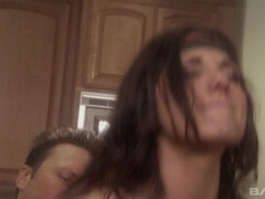 Brunette brune, Tir de sperme, Faciale