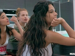 Asiatica, Nero, Brunetta, Baciando, Orgia, Piercing, Calze, Tette