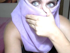 Beautiful muslim babe shows off her goodies on camera