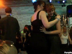 ブロンド, 茶髪の, 着衣女と全裸男, イマラチオ, Hd, 淫乱熟女, 公共, スインガー