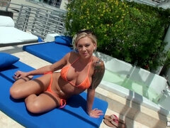 Zadek, Velké kozy, Blondýna, Kuřba, Podvádění, Hardcore, Různé pohledy, Pička