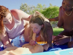 Zadek, Kotě, Velký zadek, Velké kozy, Lesbické, Přírodní prsa, Pička, Hračky