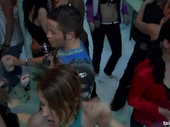 금발의, 흑갈색 머리, 옷 입은 상태로, 옷입고하기, 댄싱, 음경, 하드코어, 스윙 어