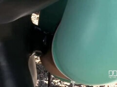 큰 가슴, 흑갈색 머리, 핑거링, 힐, 라텍스, 밀프, 야외의, 면도된