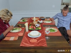 Velika rit, Velike joške, Črnke, Temnopolti, Babica, Milf, Mama, Joške