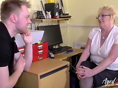 Mooie dikke vrouwen, Brits, Oudere vrouw, Vingeren, Likken, Masturbatie, Rijpe lesbienne, Moeder die ik wil neuken