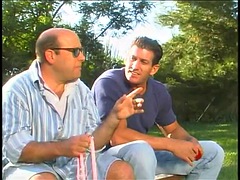 Peitos grandes, Loiroa, Casal, Consolo, Lésbica, Mãe gostosa, Ao ar livre cartaz de rua outdoor, Tetas