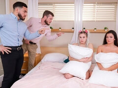 Blondi, Suihinotto, Takaapäin, Ryhmä, Orgiat, Laiha, Strap on dildo, Teini