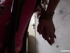 Ruhában, Megkötözve