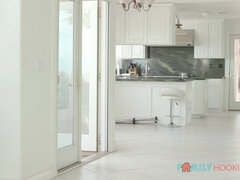 Stor kuk, Avsugning, Bystig, Doggystyle, Mamma, Monster, Utomhus, Spanking