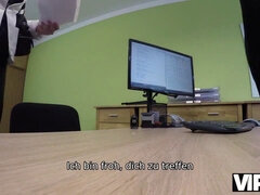 Brille-haired Elis gives her client a blowjob for cash during an interview