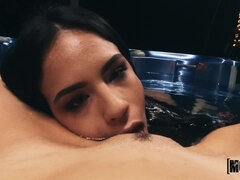 Stora tuttar, Par, Fingering, Latina, Slick, Naken, Party, Tuttar