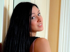 Amatør, Kukk suging, Brunette, Fingring, Tynn, Alene, Stripping, Pupper