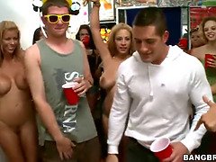 Duży tyłek, Duże cycki, Brunetka, Olbrzymi, Naturalny, Naturalne cycki, Cycki