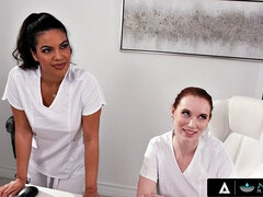 Duże cycki, Obciąganie, Głebokie gardło, Obciąganie, Masaż, Olej, Rzeczywistość, Trójkąt